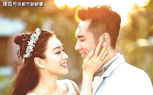 吉鹿力问答社区-解锁富有设计感的白色上衣+高腰黑色长裤,时髦又大方,你认为这样穿时髦吗?疑惑